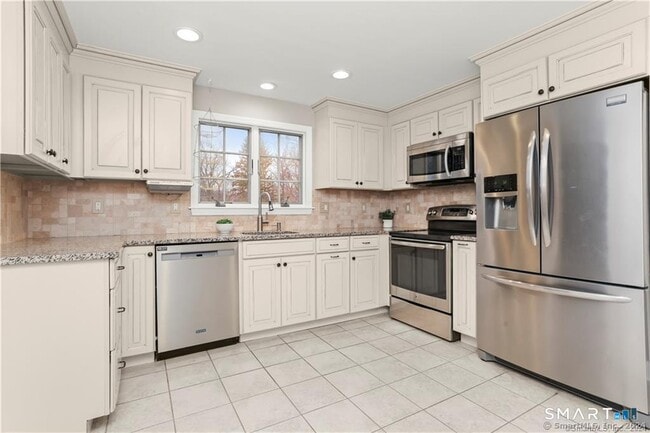 Building Photo - 608 Stillson Rd