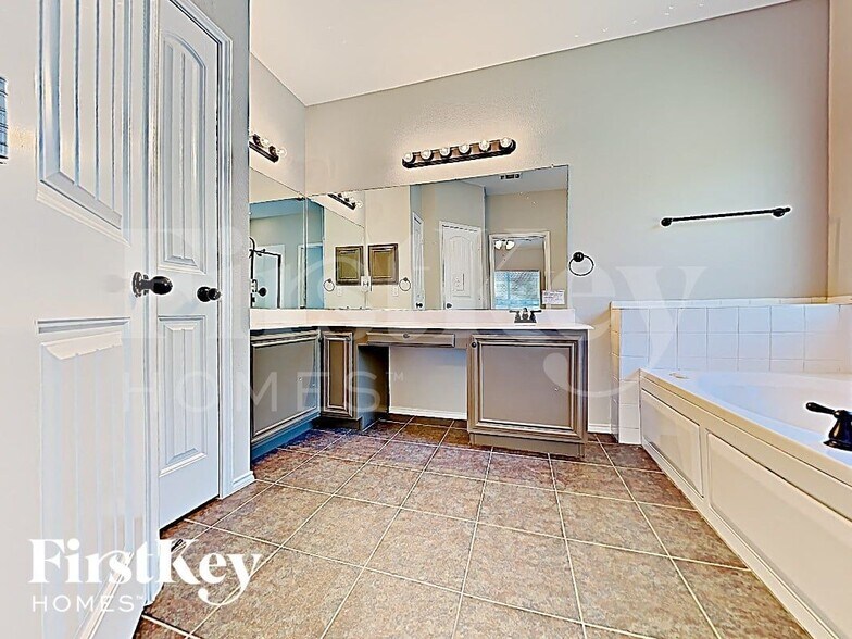 Building Photo - 3001 Wren Ln