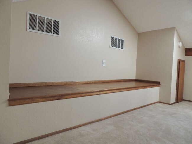 Building Photo - 636 Horizon Dr