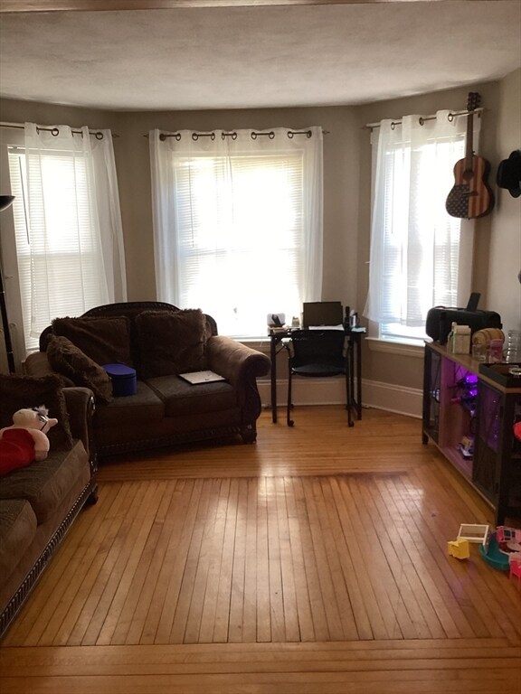 Building Photo - 14 Clark St