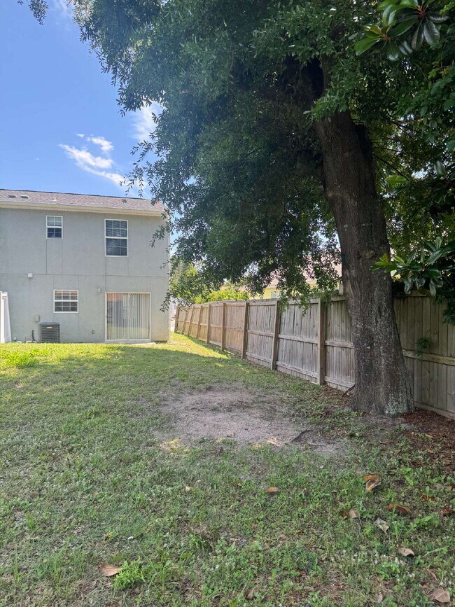 Building Photo - "Coastal Comfort Awaits: Charming 2-Bed, 2...