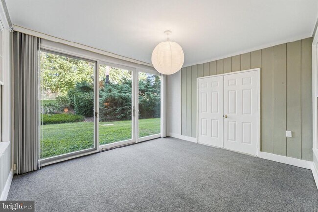 Building Photo - 5705 Brewer House Cir