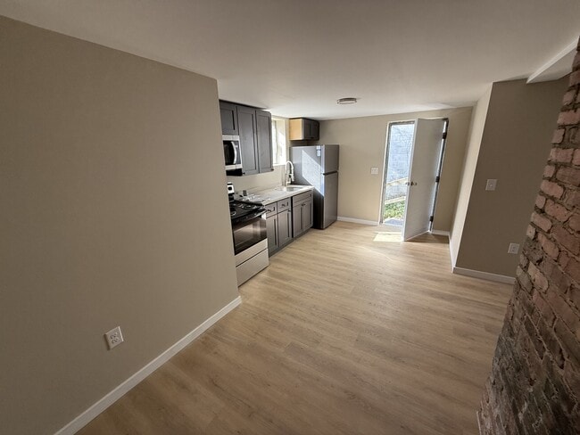 Building Photo - 104 Ball St