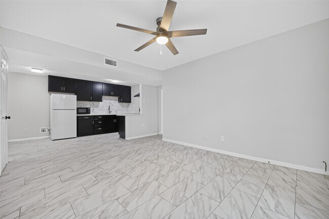 Building Photo - 5929 Queensloch Dr