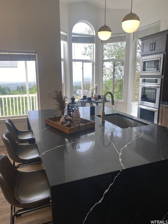 Building Photo - 4100 Sqft Gorgeous Home with Amazing Temple and Valley Views