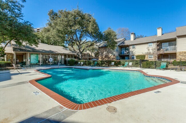 Building Photo - Lock and go GATED COMMUNITY near the night life in Addison. 2br/1ba Condo!