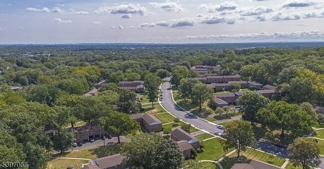 Building Photo - 85 Troy Dr