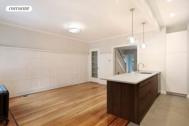 Building Photo - 634 3rd St