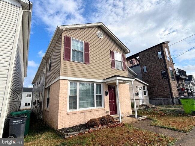 Building Photo - 273 4th Ave