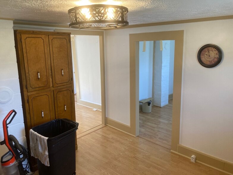 Building Photo - 84 Chestnut Ln