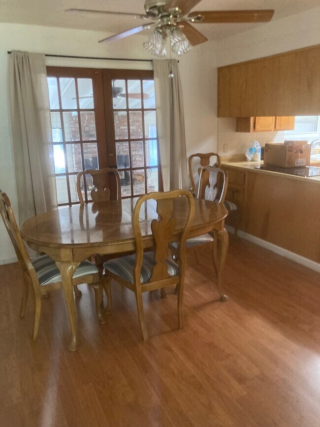 Building Photo - 960 Arrowhead Dr