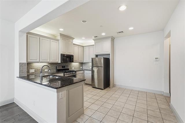 Building Photo - 2404 Jameson Ln