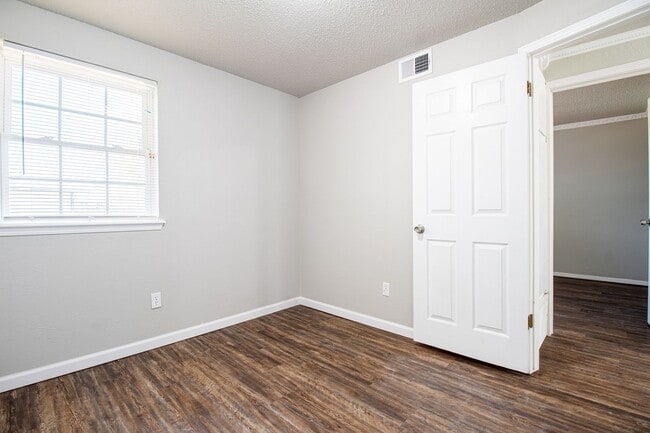 Building Photo - Great 3 Bed 2 Bath in OKC!