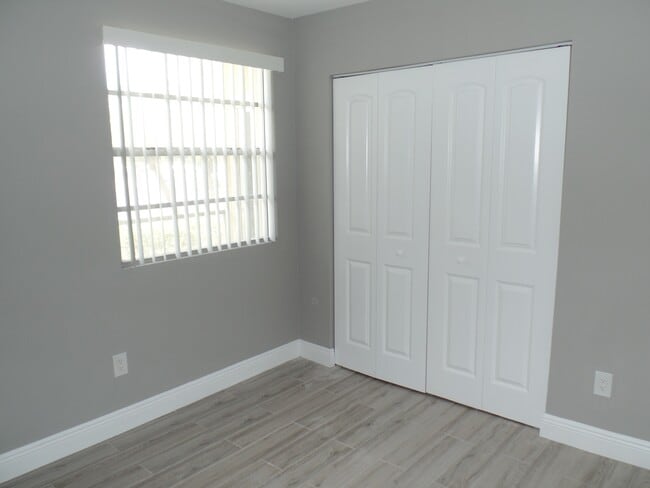 Building Photo - 1263 SW 46th Ave