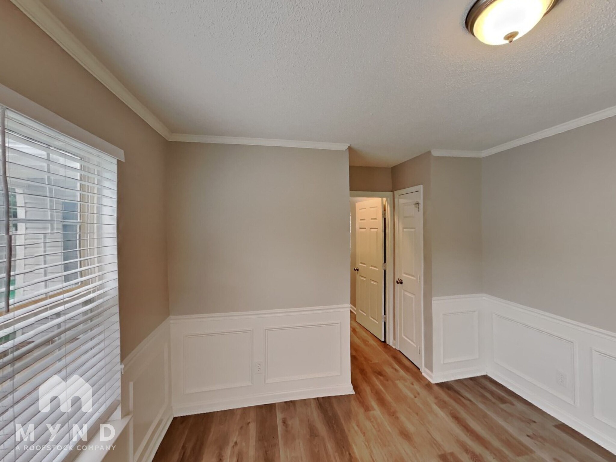 Building Photo - 219 Chattaroy Dr