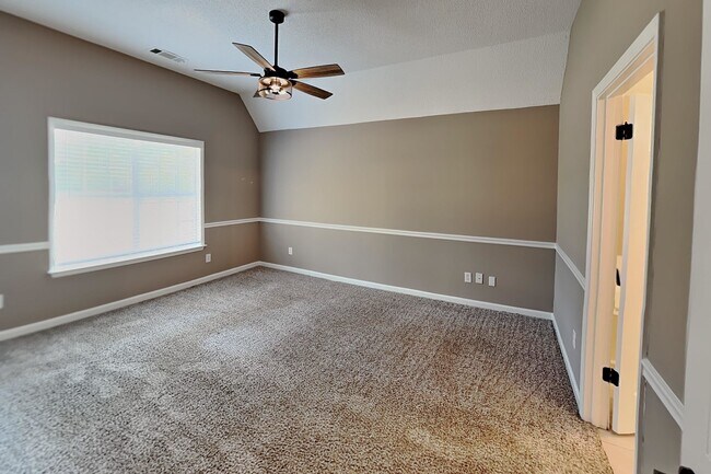 Building Photo - 8070 Ellis Rd