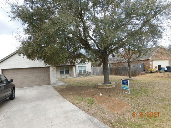 Building Photo - 15713 Fair Ln