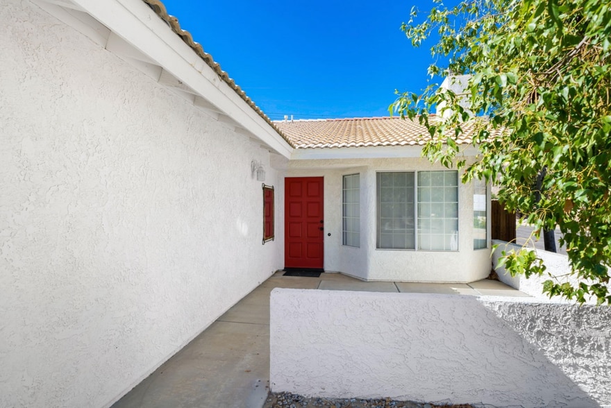 Building Photo - 53755 Avenida Diaz