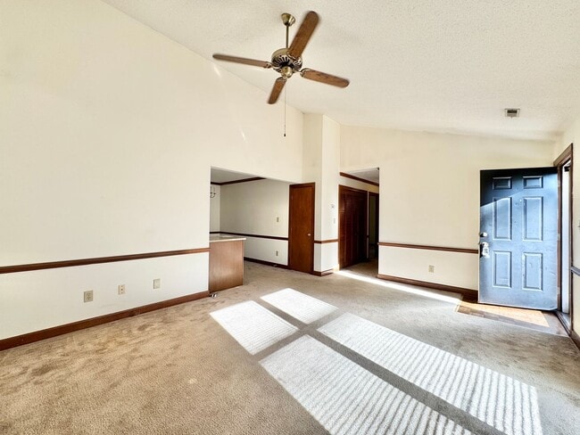 Building Photo - 2 Bedroom Townhome in Homeplace at Adams Farm