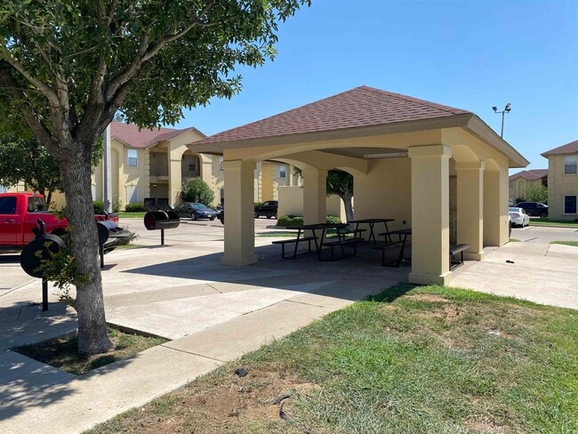 Building Photo - 9804 Cantera Ct