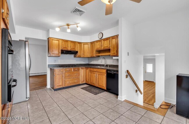 Building Photo - 869 Knight St