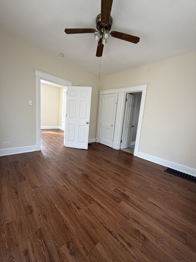 Building Photo - 2613 Iowa St