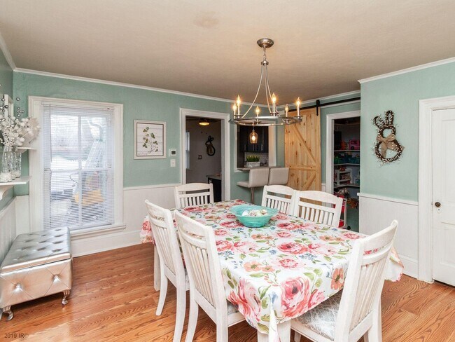 Building Photo - 5638 University Ave