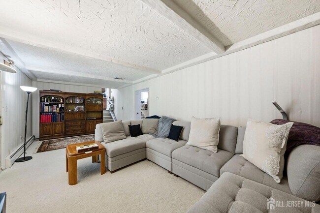 Building Photo - 34 Ventnor Dr