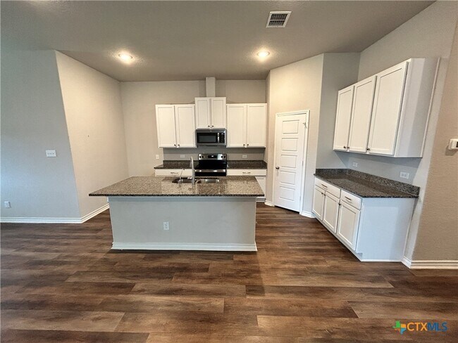 Building Photo - 724 Stonemanor