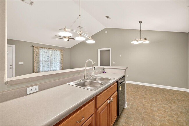 Building Photo - 4 Swift Pass