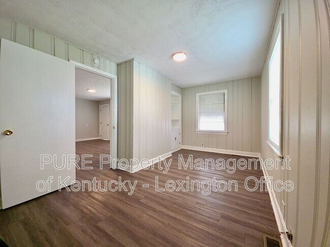 Building Photo - 113 Cummins Dr