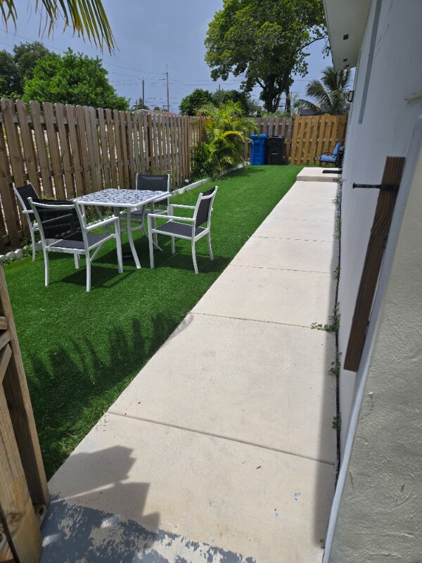 Building Photo - 5433 SW 19th St