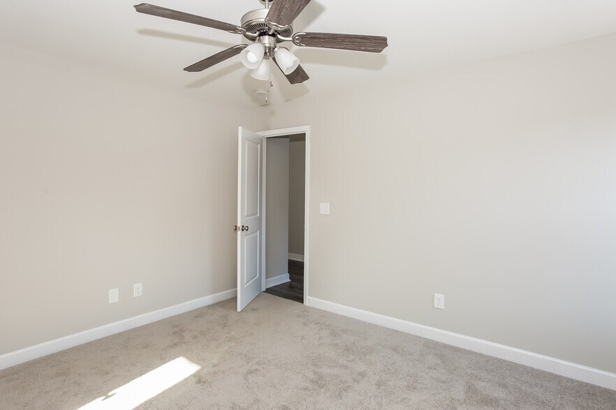 Building Photo - 1222 Kenly St