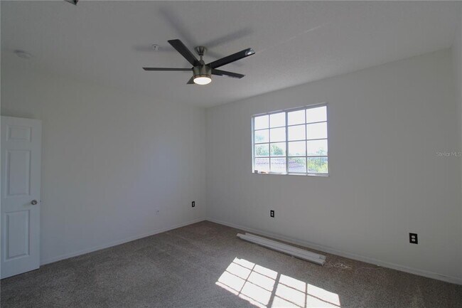 Building Photo - 5721 Bentgrass Dr