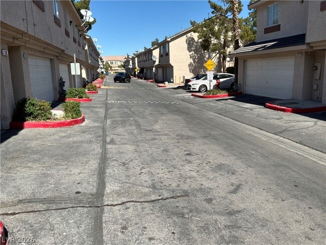 Building Photo - 1310 Silver Sierra St