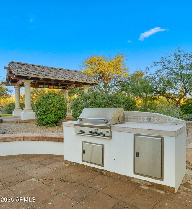 Building Photo - 5910 E Cielo Run S