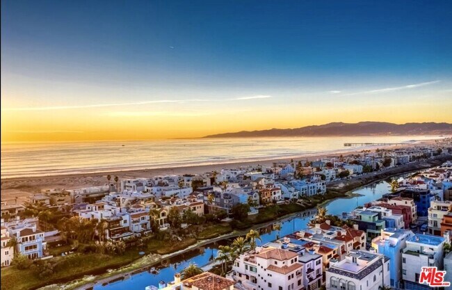 Building Photo - 129 Channel Pointe Mall