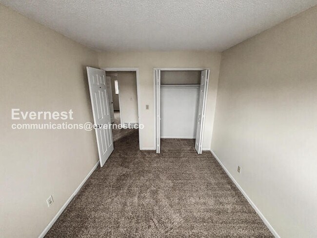 Building Photo - 5 Bed, 2.5 Bath Home with Fenced Yard & Garage / Available Soon!