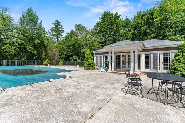 Building Photo - 35 Oakmont Dr
