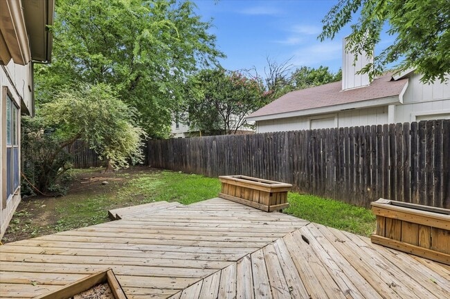 Building Photo - 6733 Dandelion Dr