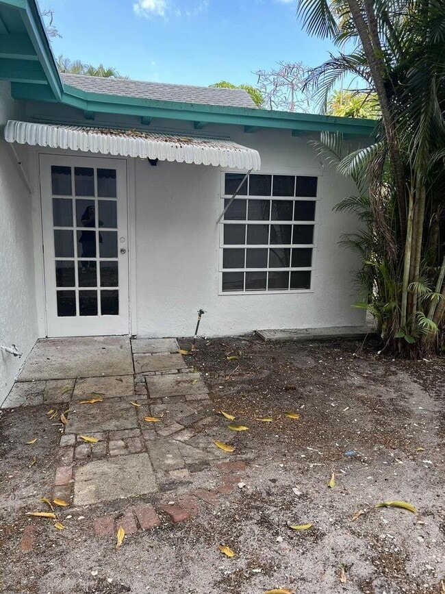 Building Photo - 10 Gibbs Rd