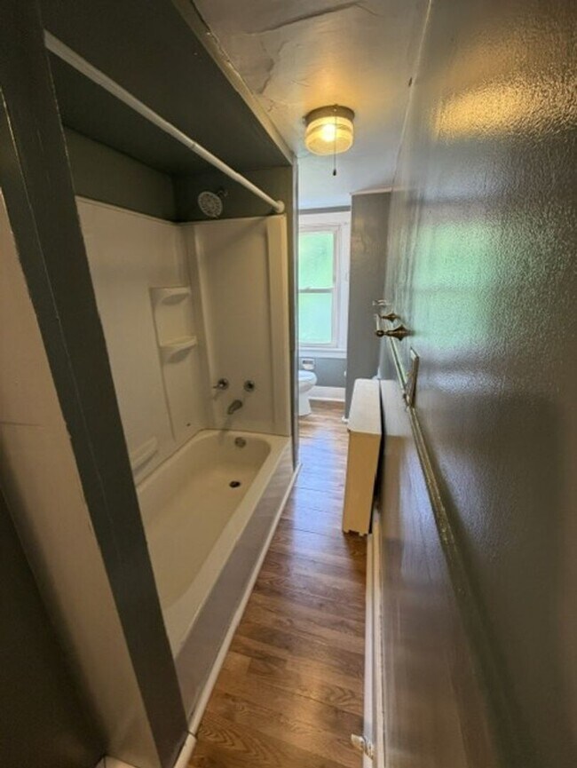 Building Photo - 256 Mabrick Ave