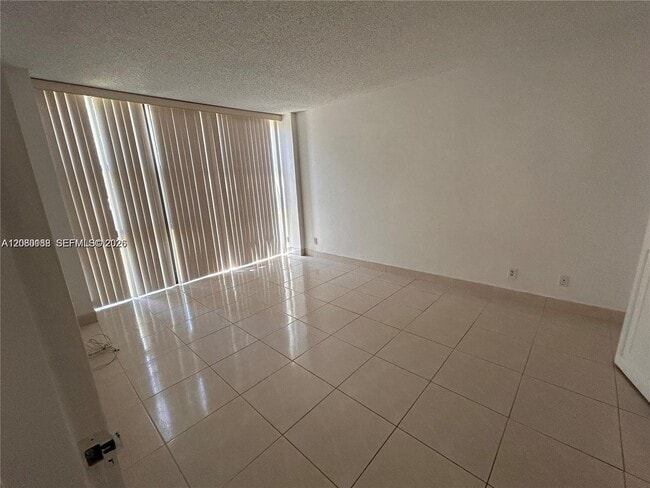 Building Photo - 17011 N Bay Rd