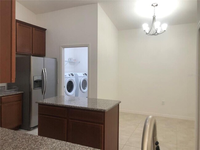 Building Photo - 3211 Silver Fin Way