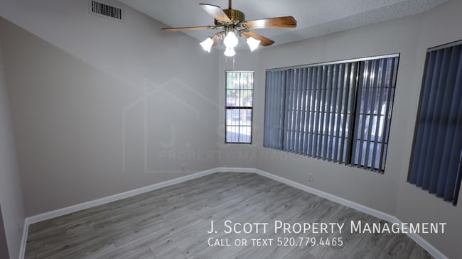 Building Photo - 8957 W Rose Ln