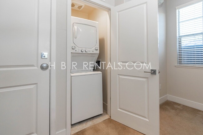 Building Photo - CASITA IN HANSEN VILLAGE - Mountain House MOVE IN READY