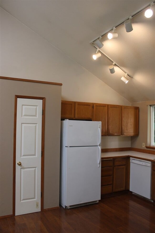 Building Photo - 3 Bedroom, 2 Bathroom House