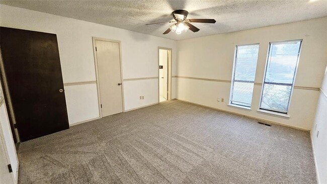 Building Photo - 211 Redbud St