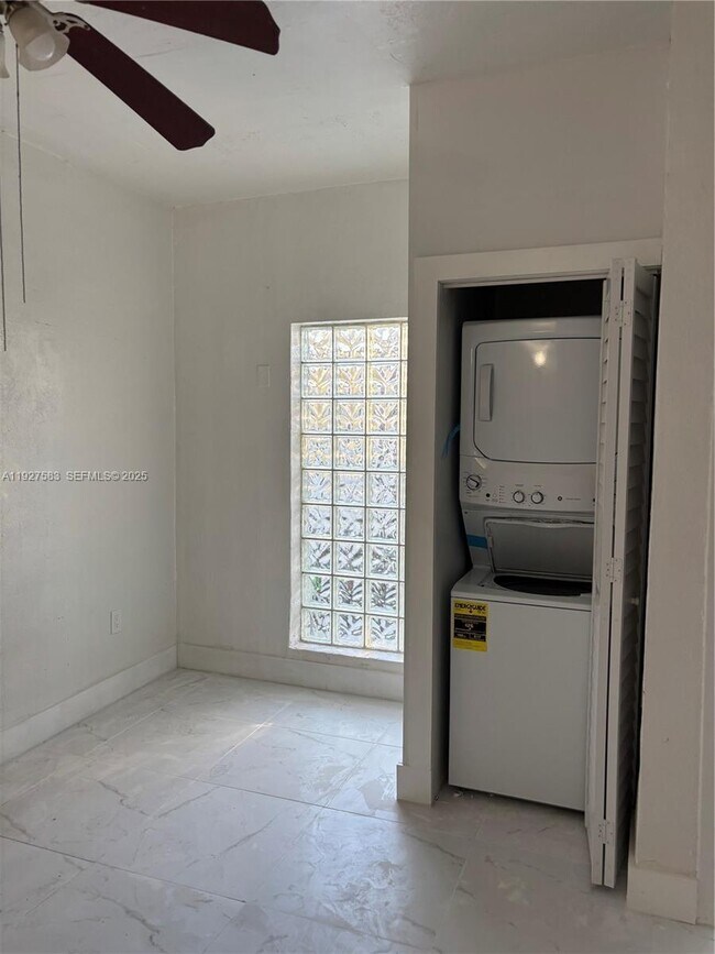 Building Photo - 568 SW 3rd St