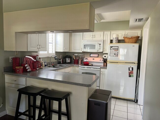 Building Photo - 105 Rio Del Mar St